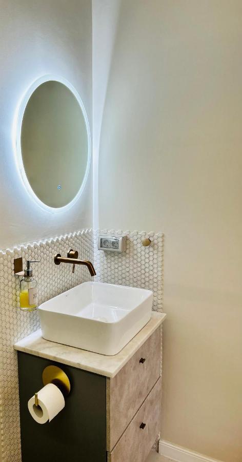 Ultracentral Lux Boutique 1Br Ap Near Subway Bucharest Exterior photo